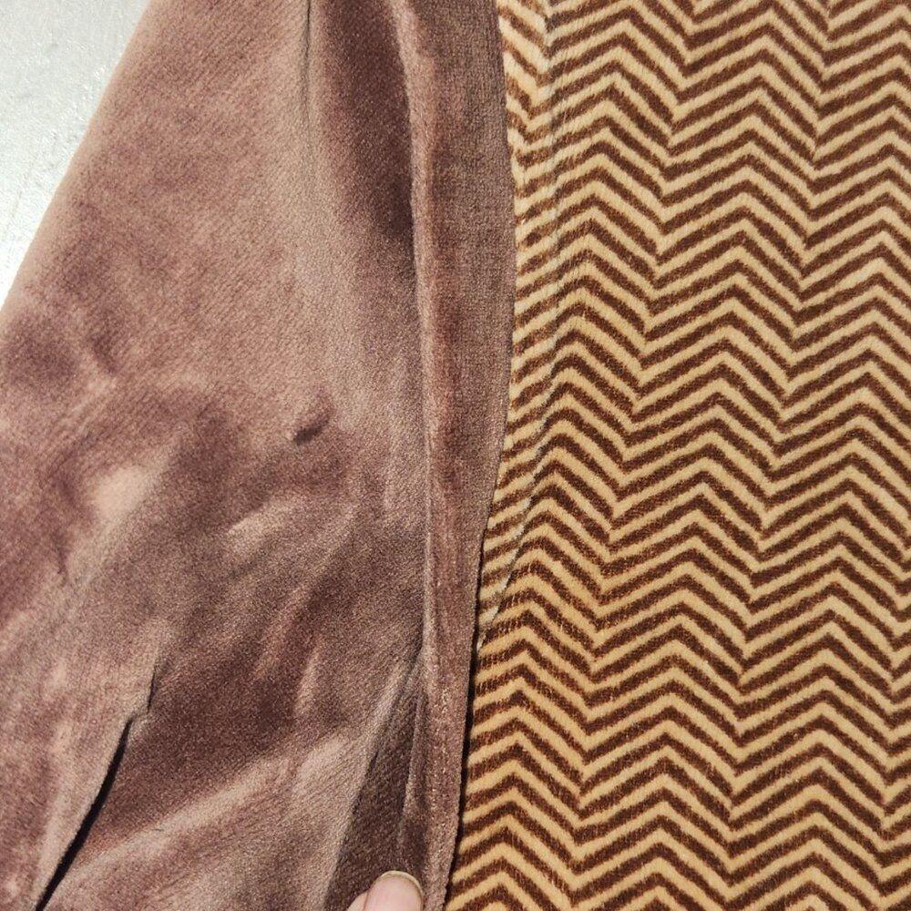 Vintage Chevron Hooded Zip Up Sweater - Picture 5 of 6